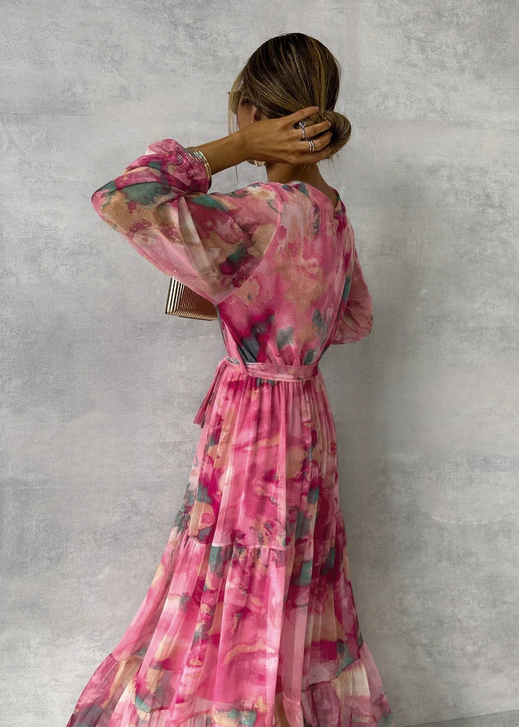 Росица | Живописна флорална рокля с flattering tiered силует