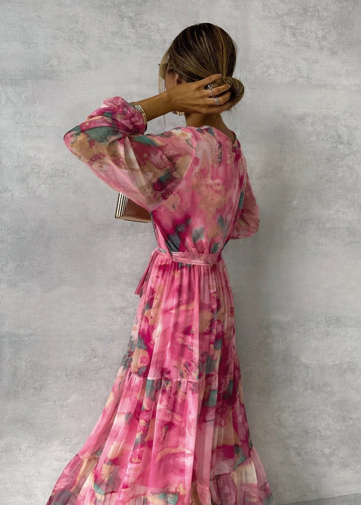 Росица | Живописна флорална рокля с flattering tiered силует