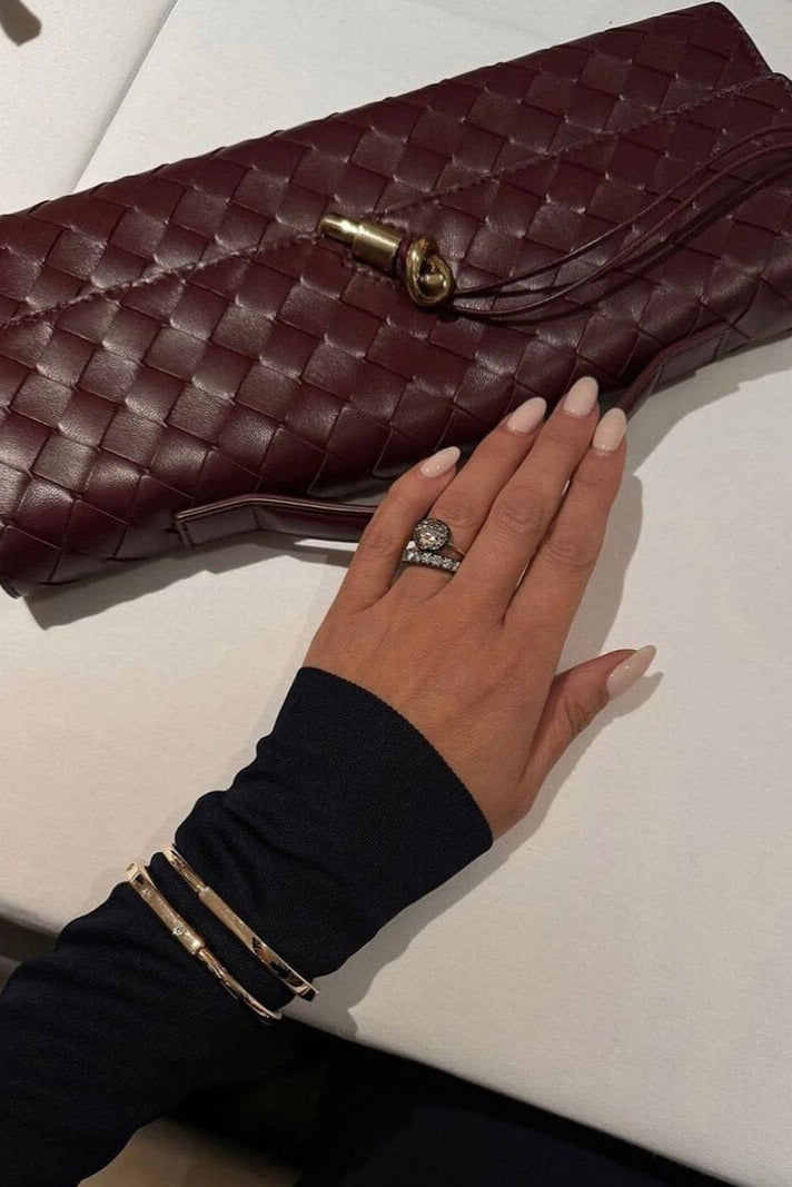 Чанта Clutch Melanie с детайл златен възел
